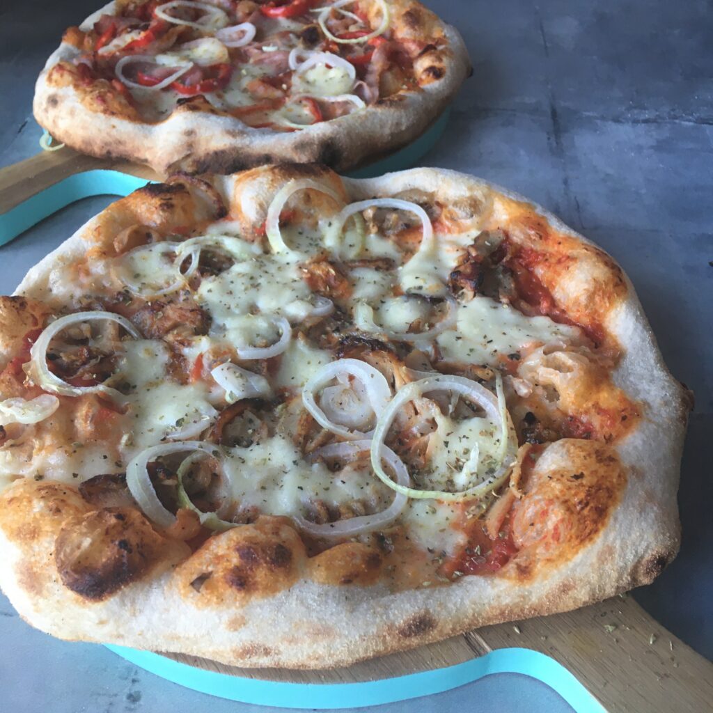 opskrift på pizza bagt med surdej